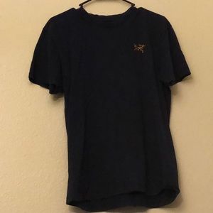 Arc’teryx Mens medium short sleeve tshirt. Blue tshirt with the logo front/back